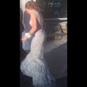 STUNNING feathers/ mermaid dress FLASH SALE 🥳💕